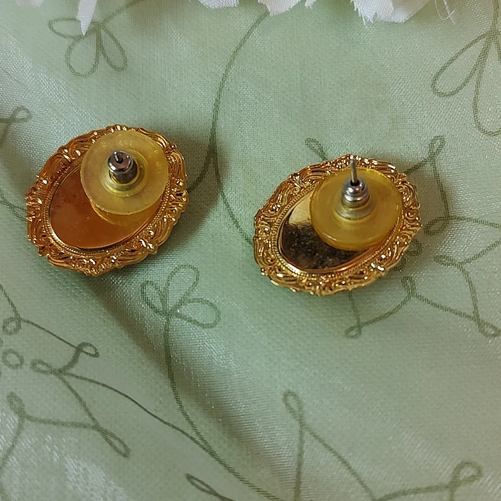 Classic Cameos - Picture 3 of 3